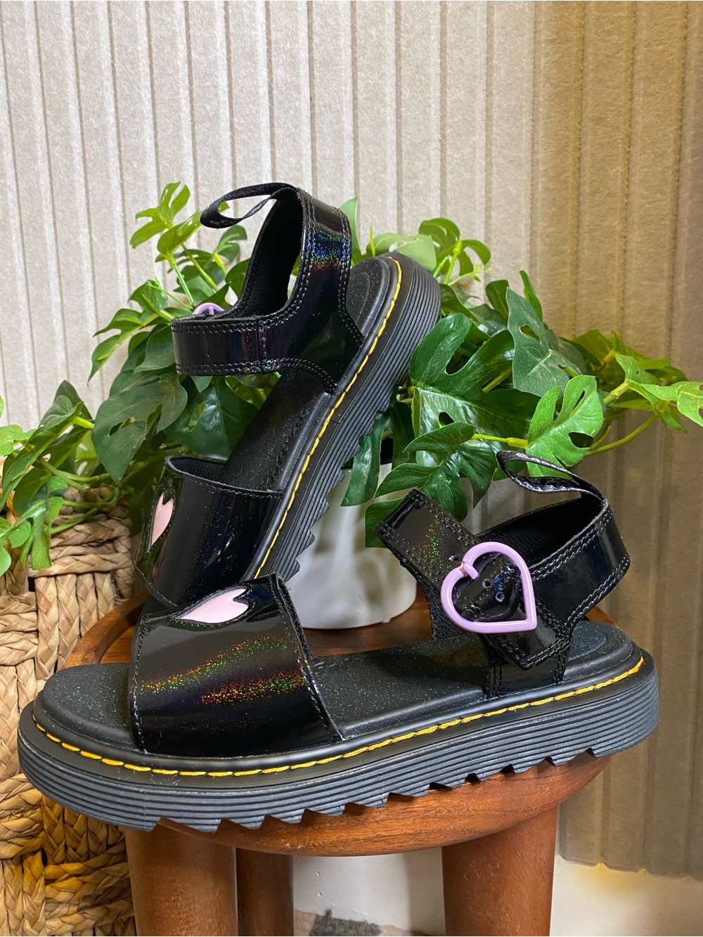 DR. MARTENS Jr. MARLOWE GALAXY SHIMMER HEART Sandals Ladies Size 6 USL